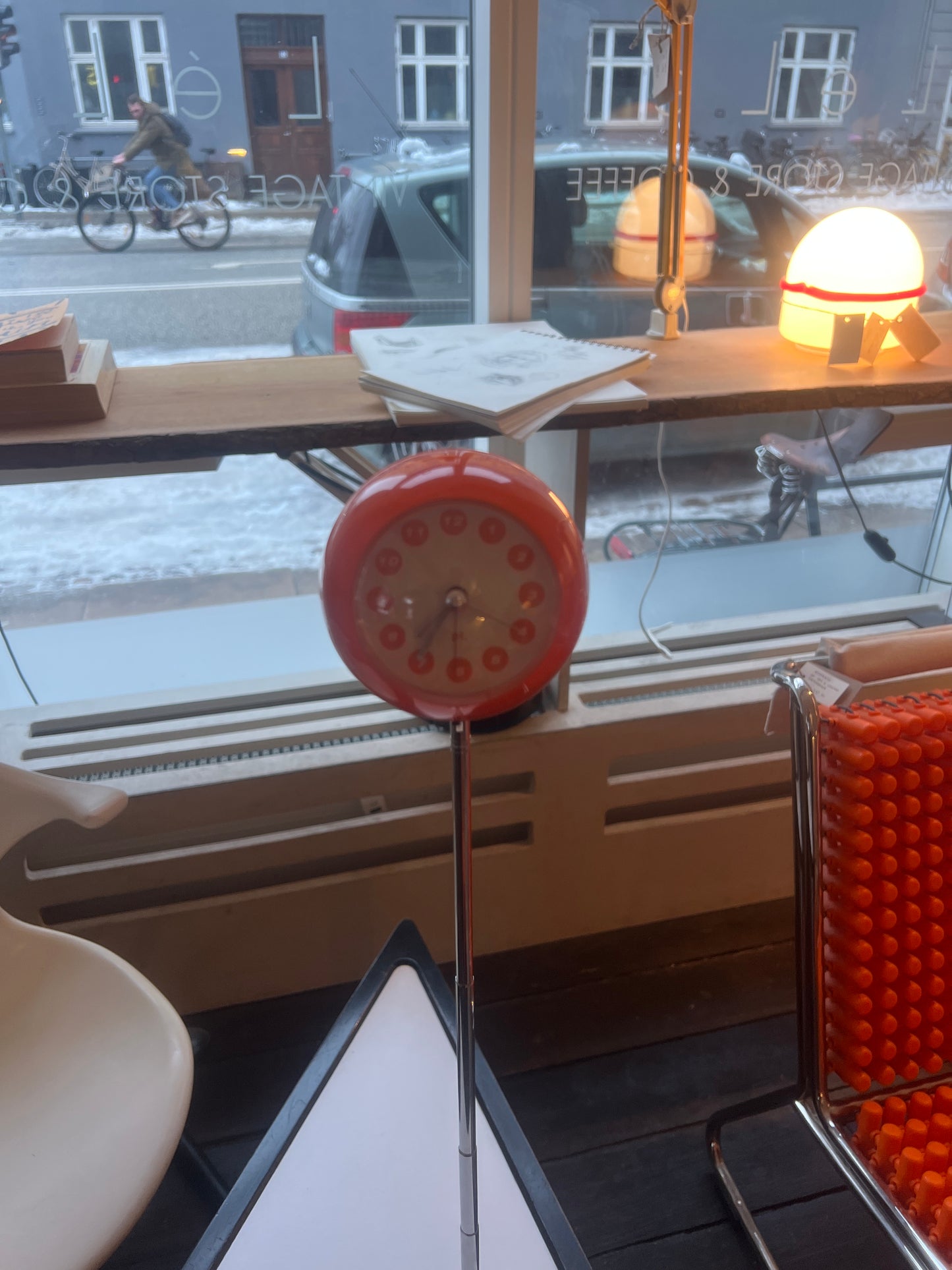 Tecla lamp with Pt Quartz clock