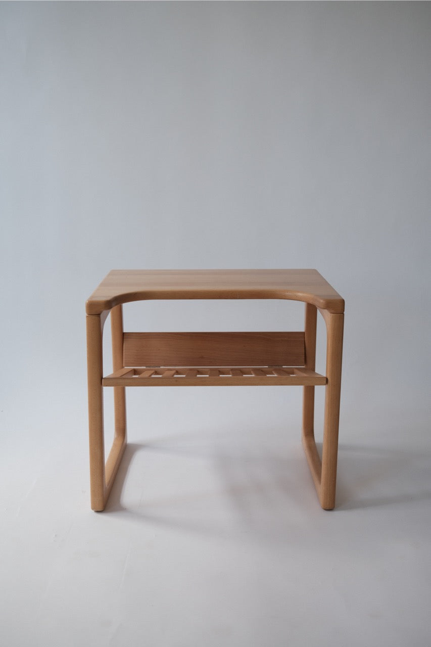 Vintage wooden coffee table w. shelf