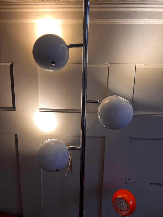 Space age ball floor lamp. 00’s.
