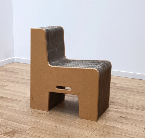 Flexible love chair from